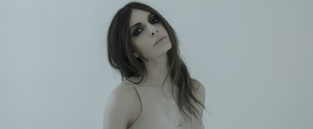 Η δισκογραφική επιστροφή της Άσπας Τσίνα με μια διασκευή που θα συζητηθεί!