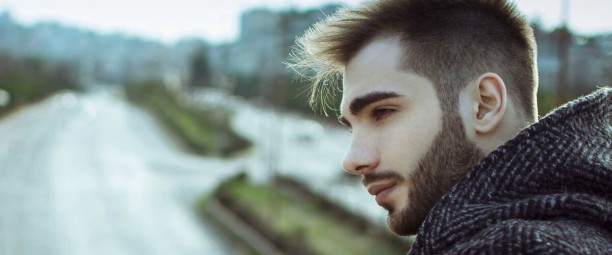 «Δε θυμάμαι» | Ο Αντώνης Φωκάς κυκλοφορεί το νέο του single με την υπογραφή του Σταμάτη Γονίδη!