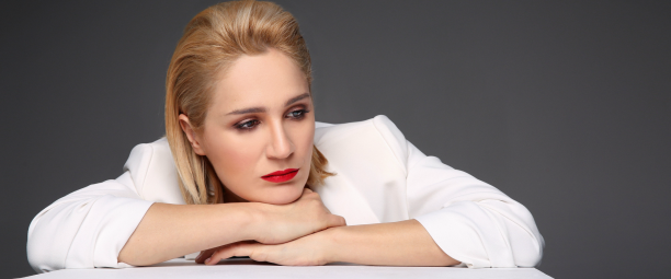 "Νυχτερινή εκπομπή" | Η Βίκυ Καρατζόγλου στο Σταυρό του Νότου στις 10/3!