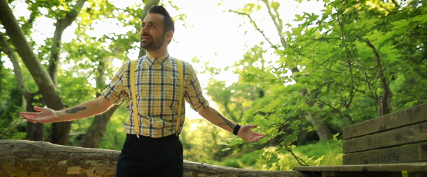 Κώστας Αγέρης | Δείτε backstage φωτογραφίες από τα γυρίσματα του νέου του video clip!