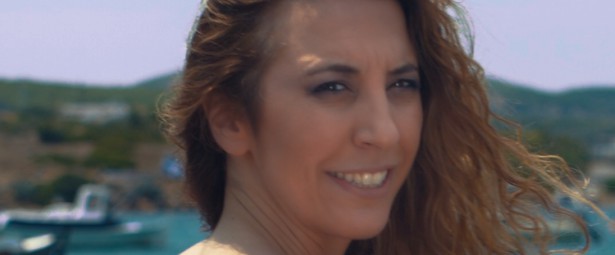 Η Μαρίνα Κωνσταντινίδου μας συστήνεται με "Το Σύνθημα"!