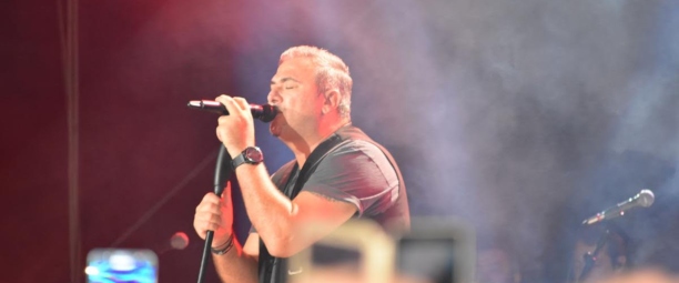 Αντώνης Ρέμος: «Μάγεψε» στη Λάρισα με την Νατάσα Θεοδωρίδου και την Έλενα Παπαρίζου!