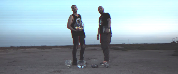 Δημήτρης Ρόκκος και Stavento τα έχουν κάνει... "Μπάχαλο" στο νέο τους τραγούδι!