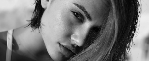 Η Έλενα Τσαγκρινού μας ταξιδεύει μουσικά στον... "Παράδεισο"| Ακούστε το νέο της τραγούδι!