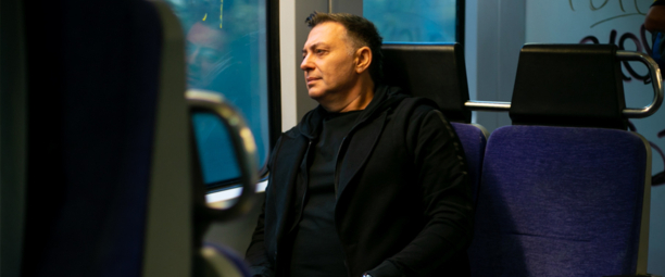 «Κάνε χιλιοστά τα χιλιόμετρα» | Ο Νίκος Μακρόπουλος μας παρουσιάζει το νέο του τραγούδι και video clip!