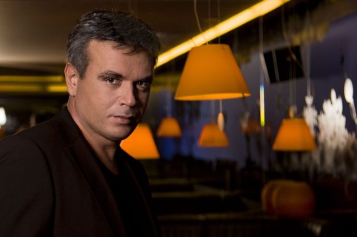 «Για Να ‘Χω Λόγο Να Υπάρχω»| Ο Μανώλης Λιδάκης εγκαινιάζει τη συνεργασία του με την Panik Oxygen με ένα ερωτικό single!