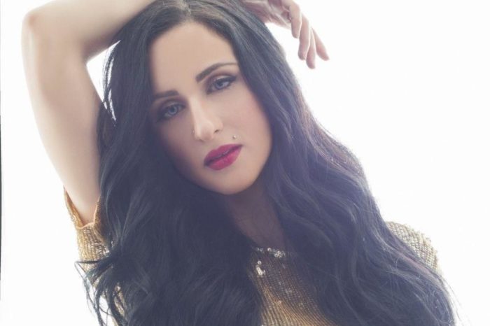 «Κάγκελα»: Κυκλοφόρησε η δυναμική μπαλάντα της Φαίης Ρουμπίνη