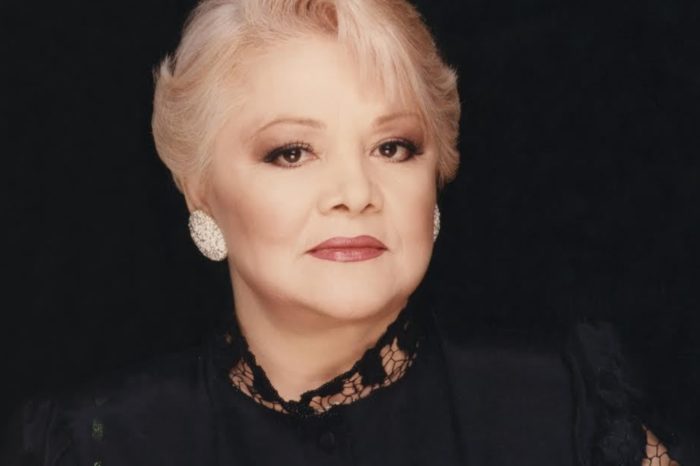 Μαίρη Λίντα: Συγκινεί μέσα από το γηροκομείο - Τραγουδά χωρίς μικρόφωνο