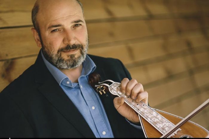 Νίκος Ζωιδάκης| Η θριαμβευτική επιστροφή του στο Μικρολίμανο για περιορισμένες live εμφανίσεις