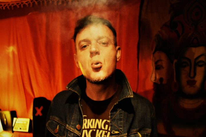 Ο Γιώργος Ρους διασκευάζει το “Ποτέ να μη χαθείς απ’ τη ζωή μου”