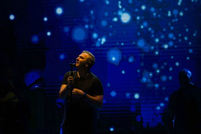 Ο Αντώνης Ρέμος καλεσμένος στην πρεμιέρα του Θέμη Γεωργαντά