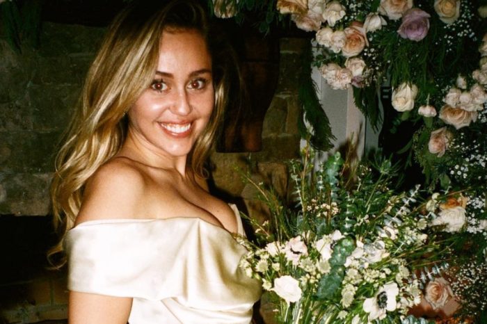 Η Miley Cyrus δημοσίευσε φωτογραφίες από τον γάμο της