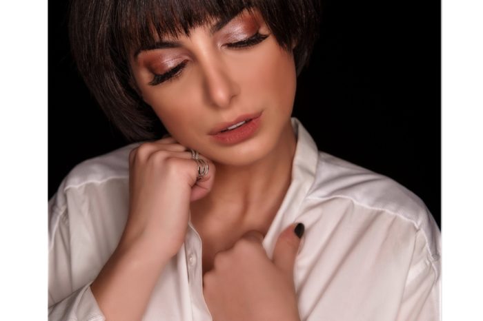 Μαχαιριές Στην Καρδιά Μου: Το νέο τραγούδι της Έλενας Κορωναίου