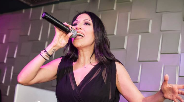 Μαρία Ιακώβου: Η live εμφάνιση στη Γλυφάδα που χειροκροτήθηκε δυνατά!