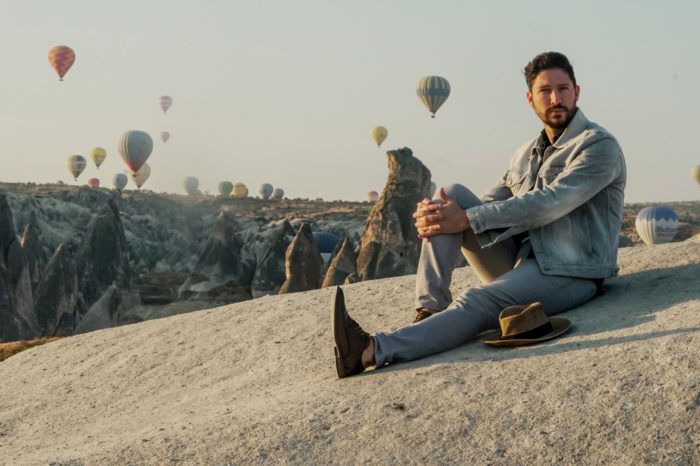 Άρης Καμπανός - «Έτσι Είναι Οι Έρωτες»| Ένα ρομαντικό single με εικόνες που εντυπωσιάζουν!