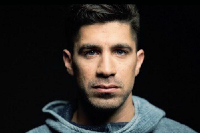 Ο Παναγιώτης Κουφογιάννης μας παρουσιάζει το νέο τραγούδι και video clip με τίτλο "1000 Λάθη"!