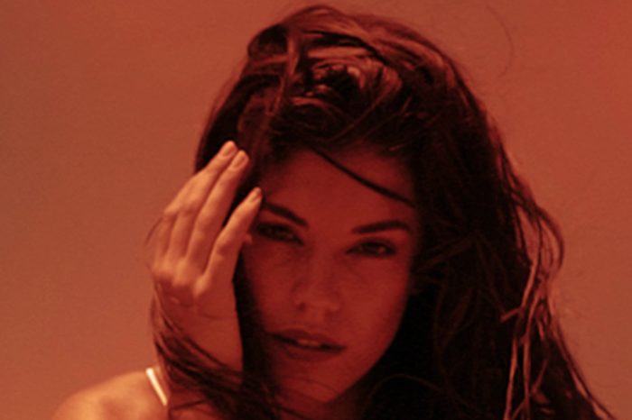 Charis Savva: Η ταλαντούχα τραγουδίστρια "ντύνει" με τη φωνή της μία διεθνή παραγωγή!