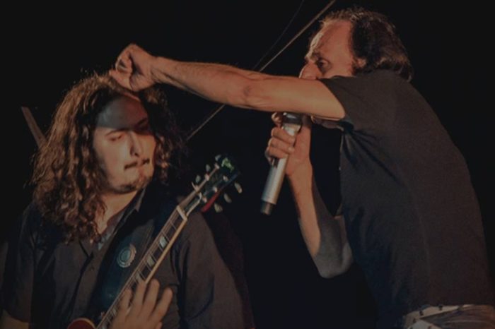 «Πέφτω στο χώμα»: Ο Βασίλης Παπακωνσταντίνου συμμετέχει στο νέο τραγούδι του Τάσου Σκούρα!