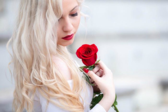 Η Κυριακή Δερέμπεη ερμηνεύει Μίμη Πλέσσα!