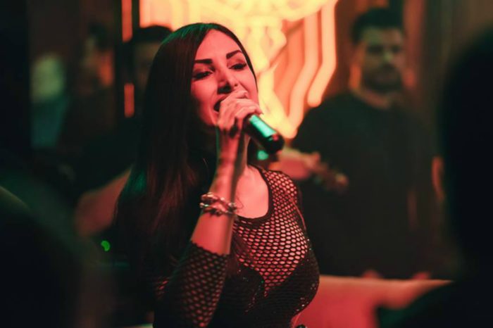 «Ουρές» κόσμου στο Κολωνάκι για τη Λένα Ζευγαρά: Ποιοι επώνυμοι την τίμησαν; (εικόνες)