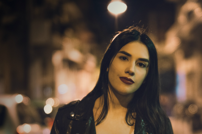 "Αττική - Βικτώρια (Μια Στάση Μετά)"| Η Αγγέλα Σιδηροπούλου επιστρέφει με το νέο της τραγούδι!