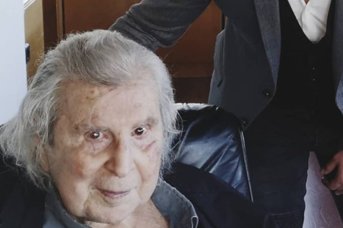 Ο Μίκης Θεοδωράκης ετοιμάζει την ανατρεπτική σύγχρονη εκτέλεση του εμβληματικού τραγουδιού "Δρόμοι Παλιοί" για χάρη της νέας ταινίας THE GREEK JOB