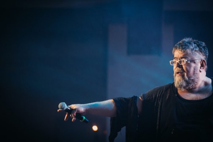 "Φίλα Με στην Πέτρα": Ο Σταμάτης Κραουνάκης και η Σπείρα ανοίγουν το Φεστιβάλ Πέτρας