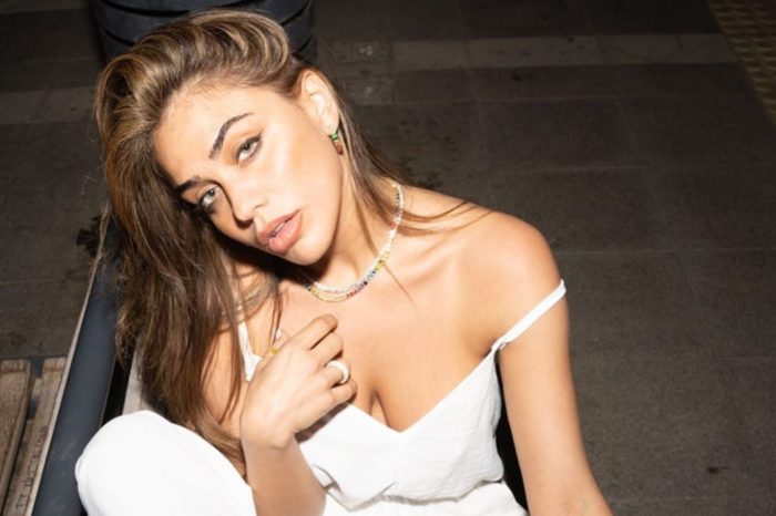 Η Κόνι Μεταξά μας προσκαλεί στο Fantasia με μια γυμνή φωτογραφία