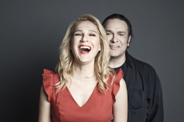 «Σ' αγαπάω και σε θέλω»| Το νέο τραγούδι και video clip της Βίκυς Καρατζόγλου!