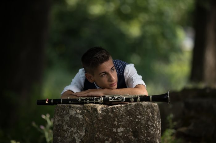 Ακούστε το νέο τραγούδι του 15χρονου Δημήτρη Σακκά «Runaway»