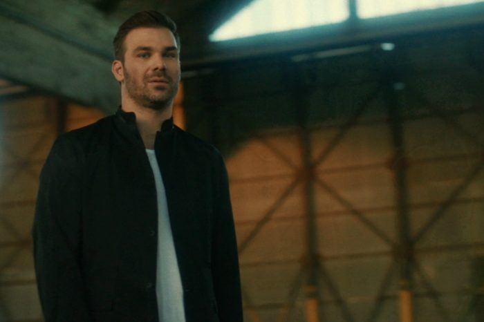 Ο Γιώργος Σαμπάνης τραγουδάει μαζί με νέα ταλέντα την επιτυχία "Μ' Ένα Σου Βλέμμα"| Δείτε το βίντεο!