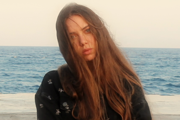 Νικόλ Σαραβάκου | Κυκλοφορεί το νέο της τραγούδι "Όσο Κρατήσει Κράτα Με"!