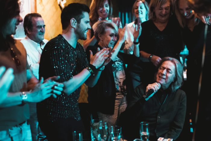 Πόλος έλξης επωνύμων το 4711| Ποιοι επισκέφτηκαν τον Γιώργο Τσαλίκη;