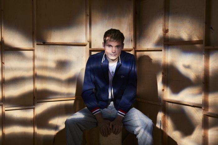 «Peace In Greece»: Βρετανός καλλιτέχνης υμνεί την Ελλάδα μετά από ατύχημά του