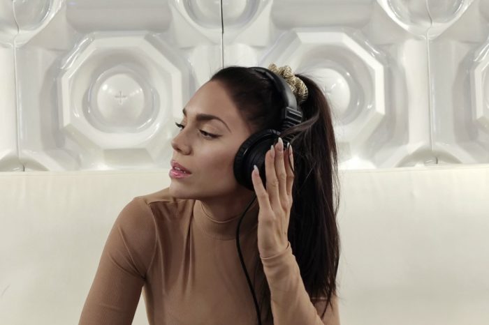 Κρυσταλλία | Στο studio για το νέο της τραγούδι - έκπληξη!