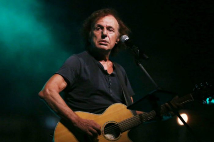 Βασίλης Παπακωνσταντίνου | Ερμηνεύει ένα τραγούδι για τη ζωή του Γιάννη Αντετοκούνμπο!