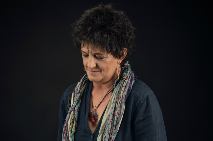 Φωτεινή Βελεσιώτου | Το νέο της τραγούδι με τη συμμετοχή του Μίλτου Πασχαλίδη!