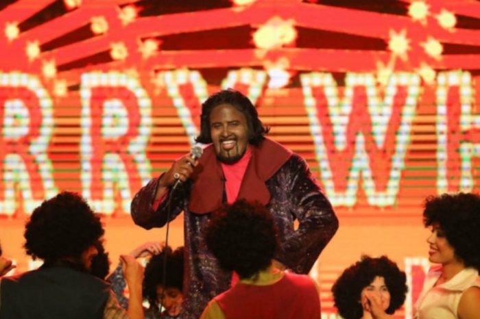 Ο Λάμπης Λιβιεράτος νικητής του 3ου επεισοδίου του Your Face Sounds Familiar ως Barry White!