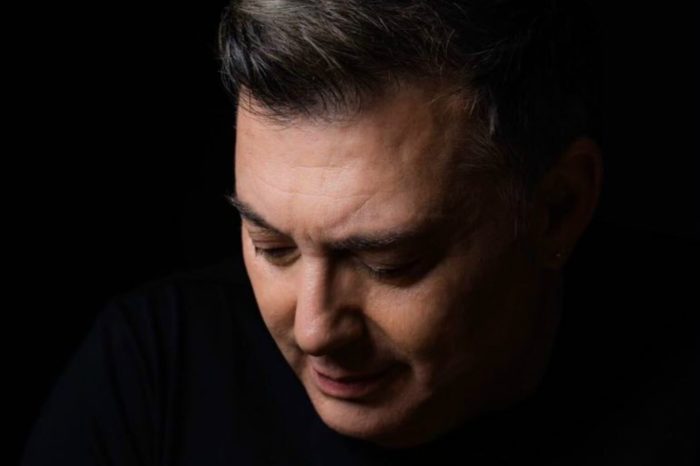 Νίκος Μακρόπουλος | Το νέο του τραγούδι με τίτλο «Είμαστε ένα»!