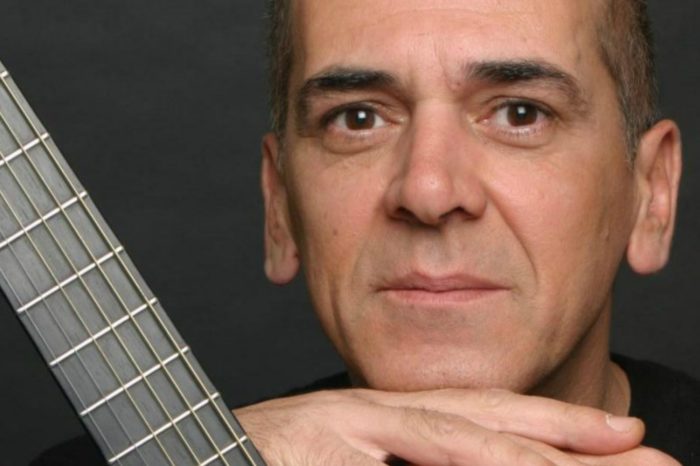 Ορφέας Περίδης | Έγραψε και μας τραγουδά το «Βαλς του Covid-19»!