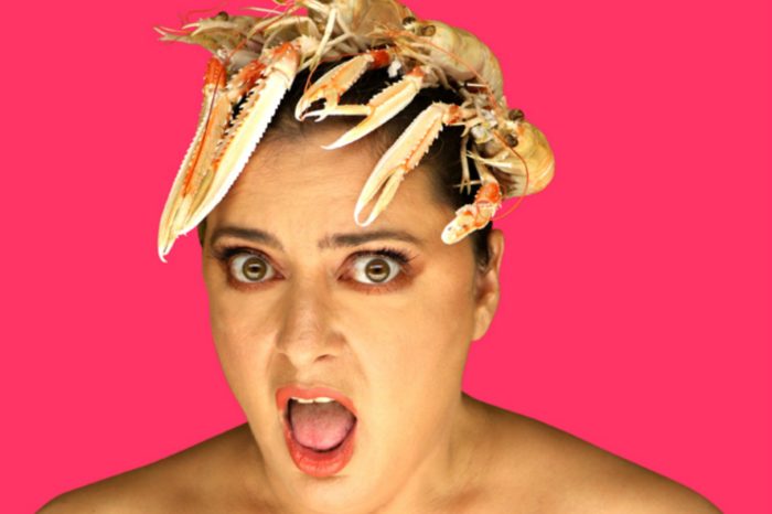 Δόμνα Κουντούρη | Το νέο της -χιουμοριστικό- τραγούδι με τίτλο «Η πλουσία»!