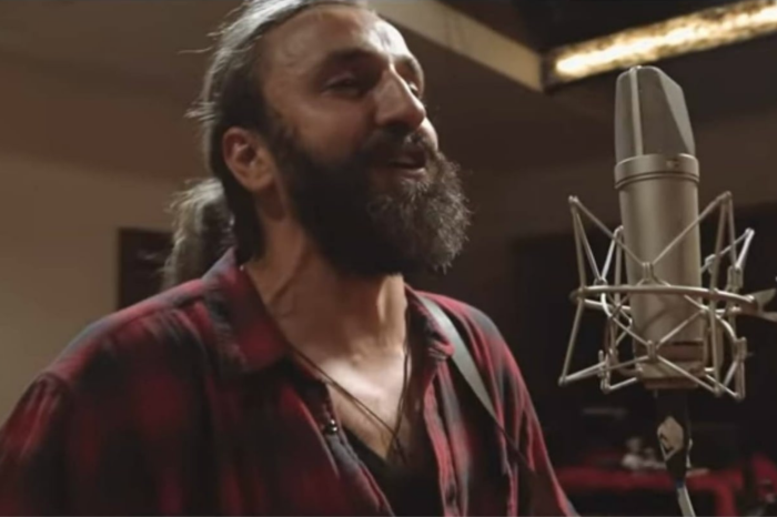 Ο Λεωνίδας Μπαλάφας μας ταξιδεύει στην... "Αμοργό" με το νέο του τραγούδι!