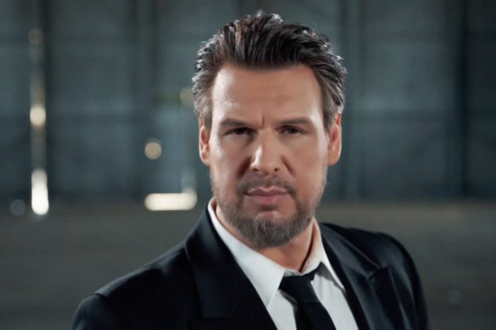 Πάνος Κιάμος | Κυκλοφορεί τη νέα του μουσική πρόταση με τίτλο «Δύο Μέτρα Ουρανός»!