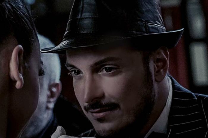 Άκης Δείξιμος | Η νέα του καλοκαιρινή επιτυχία με τίτλο «Το Κέντρο Του Κόσμου»!