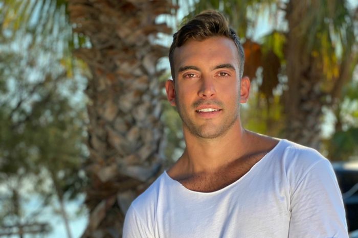 Ιάσονας Μανδηλάς - «Μόνο Εσένα» | Το pop anthem του φετινού καλοκαιριού απέκτησε νέο video clip!