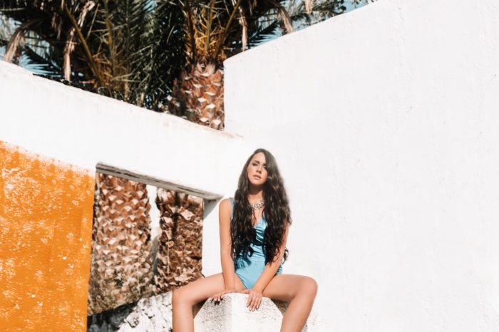 Μαλού | Κυκλοφορεί το νέο της single με τίτλο «Αγύριστο Κεφάλι»!