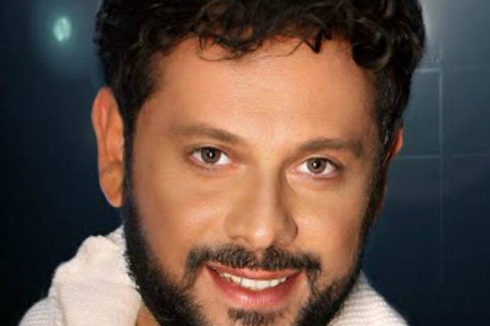 Κωνσταντίνος Ράλλης | Έρχεται για να μας χαρίσει «Τα Παράξενα Φιλιά» του!