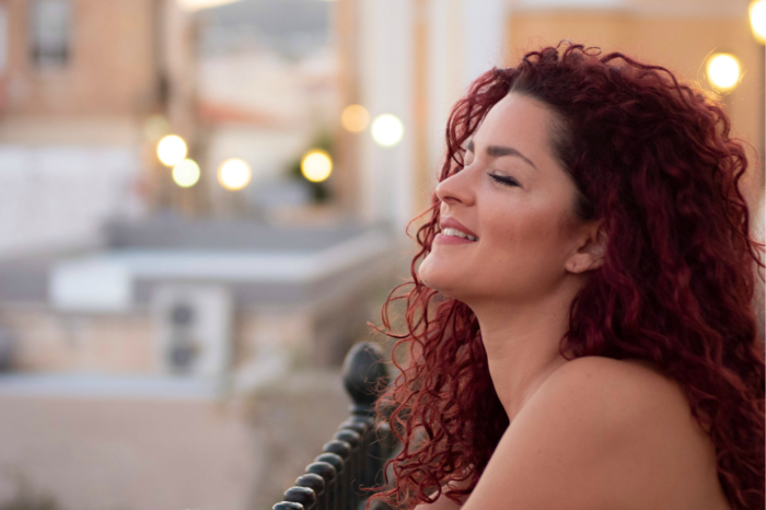 Ελπίδα Γαδ | Η φιναλίστ του «The Voice» διασκευάζει το «Θες» του Δημήτρη Μητροπάνου!