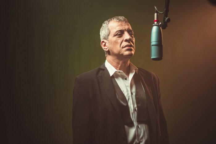 Θέμης Αδαμαντίδης | Κυκλοφόρησε η νέα του δισκογραφική δουλειά με τίτλο «Αυτό Το Λίγο»!