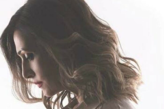 Η Ελένη Πέτα δίνει φωνή στις κακοποιημένες γυναίκες μέσα από το νέο της τραγούδι!